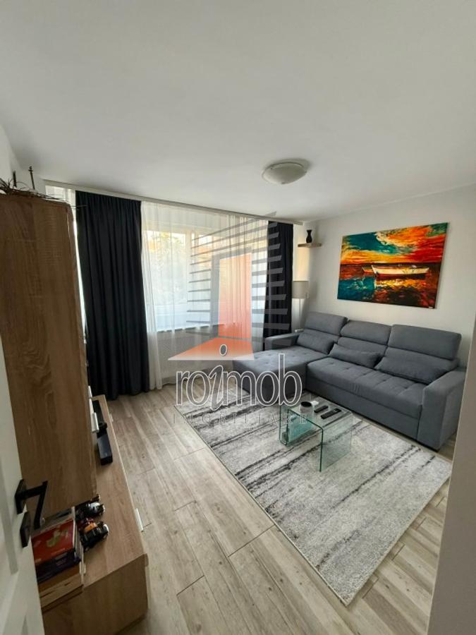 Universitate, apartament 3 camere decomandat, etajul 5/7 - Bucuresti